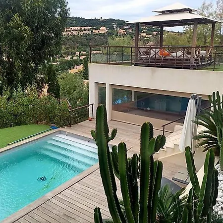 Cavalaire-sur-mer Sleeps 8 Pool Wifi Feriehus *